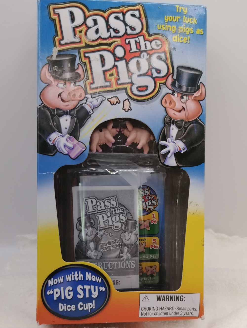 Pass The Pigs Travel Game With Pig Sty Dice Cup Complete *Open Box* - Picture 14 of 16